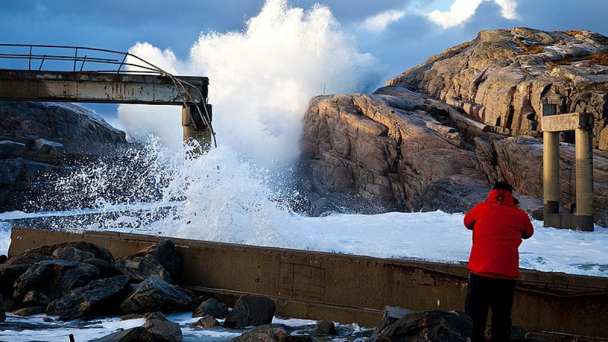 Opuszczona elektrownia falowa. Popularna, choć niebezpieczna atrakcja turystyczna