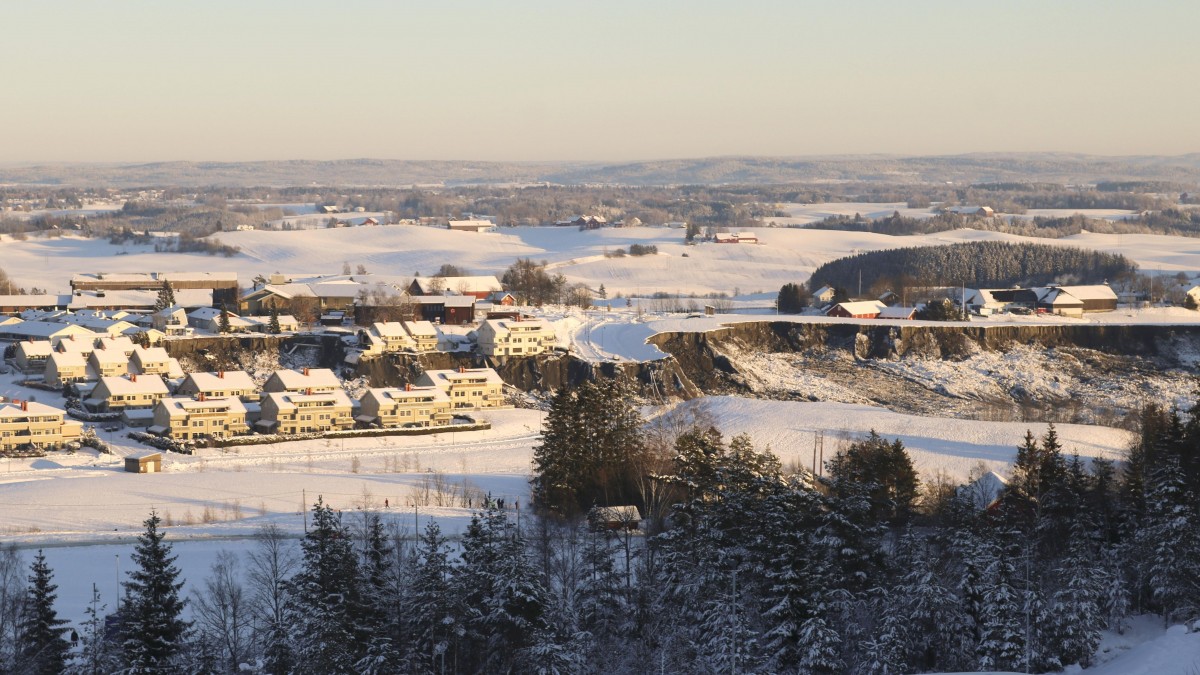 Trwa zbiórka na poszkodowanych w Gjerdrum. Ratownicy wycofani po niewielkim osunięciu ziemi