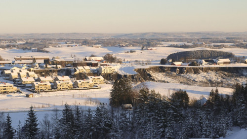 Trwa zbiórka na poszkodowanych w Gjerdrum. Ratownicy wycofani po niewielkim osunięciu ziemi