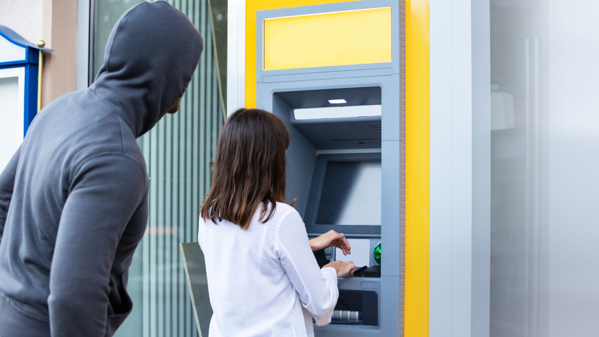 Bankomaty w Oslo celem dilerów i złodziei. Policja chce je usunąć