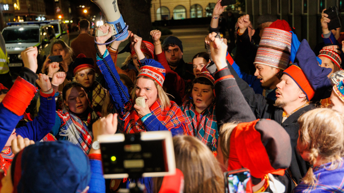 Eskalacja protestów w Oslo: siedziba Statkraft zablokowana, na miejscu Greta Thunberg