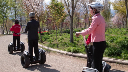 Pielęgniarki na Segwayach patrolują miasto. W Bergen ruszył nowy projekt