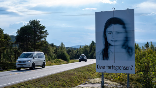 W Norwegii noga z gazu? Chcą walczyć z dużą liczbą ofiar wypadków samochodowych