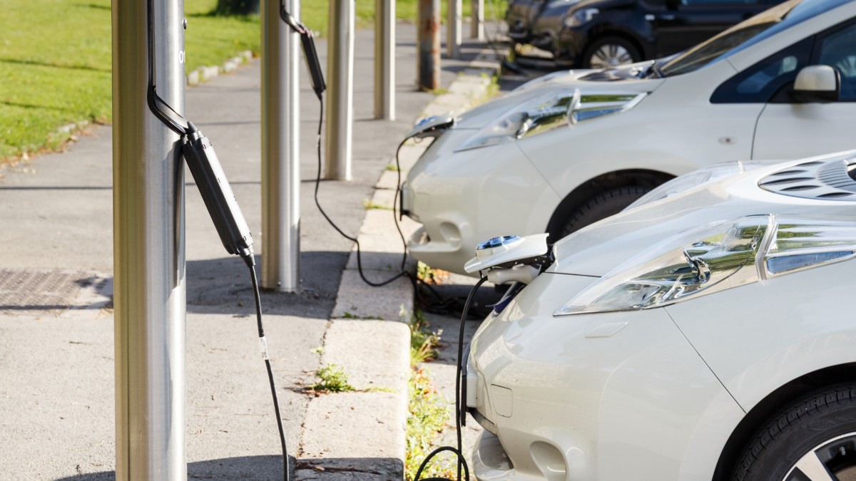 Oslo: nowe przepisy dla właścicieli elbili. Ograniczenia w jeździe buspasem