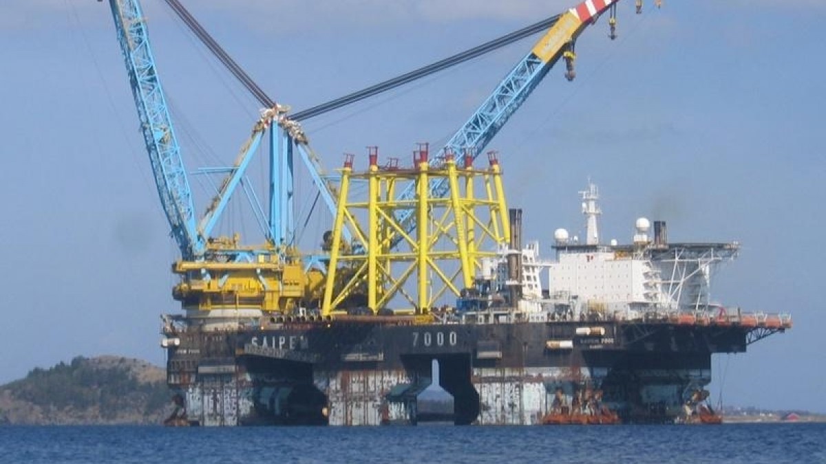 Eksplozja na statku z dźwigiem. Ponad 200 osób ewakuowanych