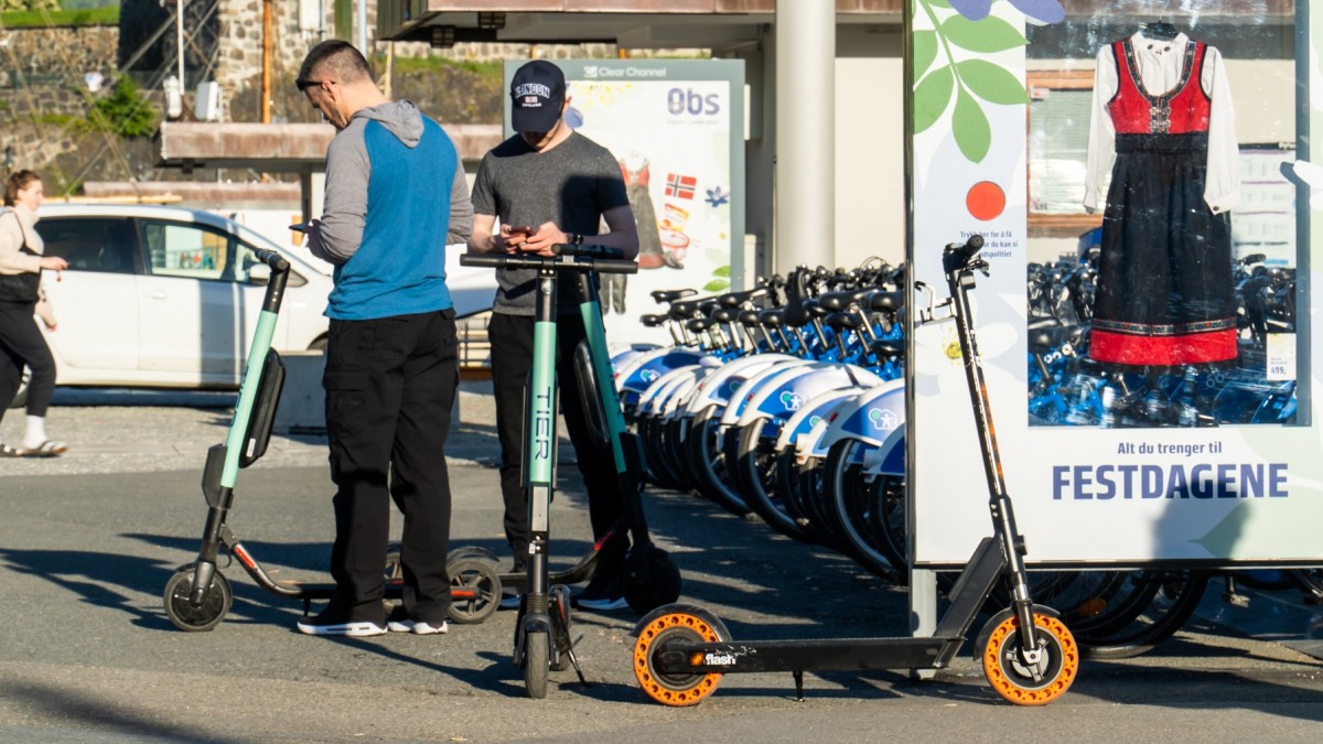 Oslo wprowadza kary za złe parkowanie hulajnóg elektrycznych. Wkrótce mogą przejść na użytkowników