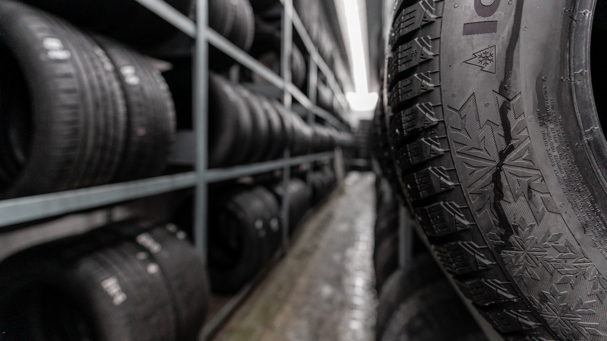 Kryzys oponiarski: wulkanizatorzy radzą, by zimówki kupować już teraz