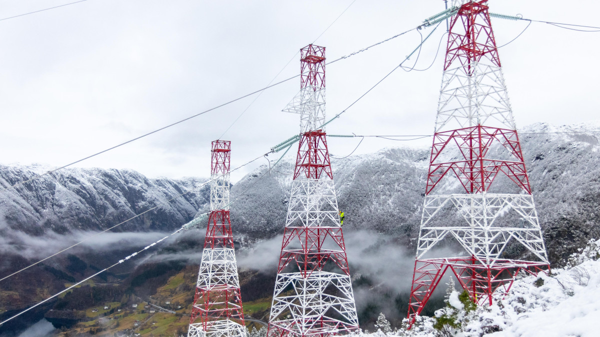 Ceny prądu spadły o ponad 40 procent. Mieszkańcy nie mają powodów do zadowolenia