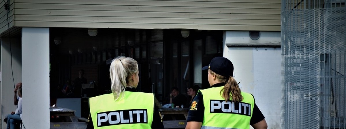 Kilkulatek groził nożem nauczycielowi. Cztery osoby ranne