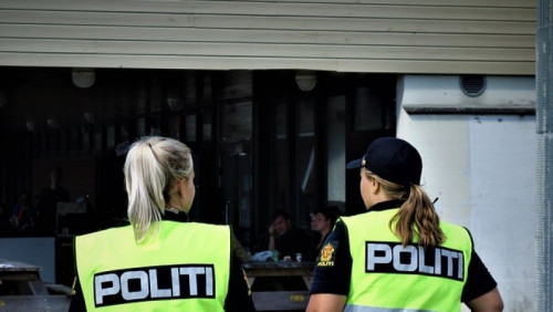 Kilkulatek groził nożem nauczycielowi. Cztery osoby ranne