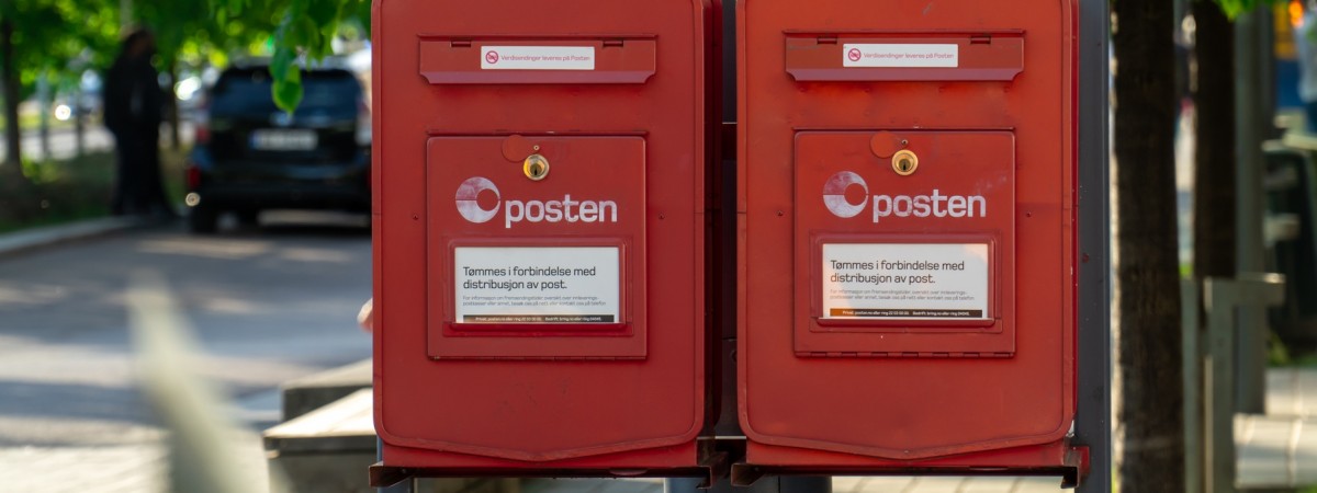 To nie koniec cięć w norweskiej poczcie. Listonoszy mają zastąpić… paczkomaty