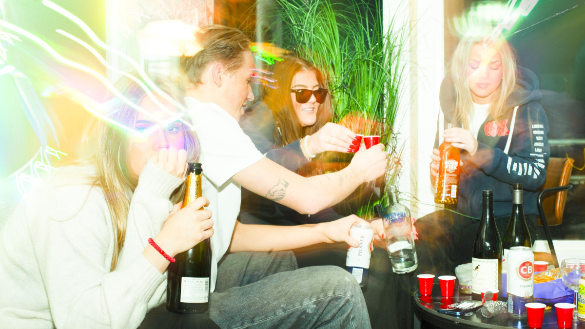 Przemoc, hałas i wykroczenia drogowe: nastoletni imprezowicze nie próżnują podczas russefeiring