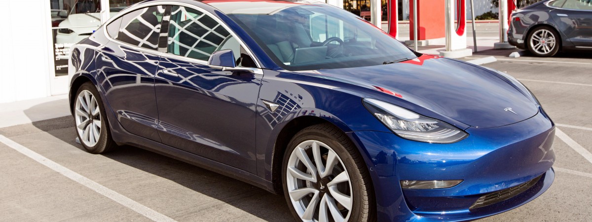 Tesla 3 najchętniej kupowanym elektrykiem w Norwegii. Nie miała sobie równych