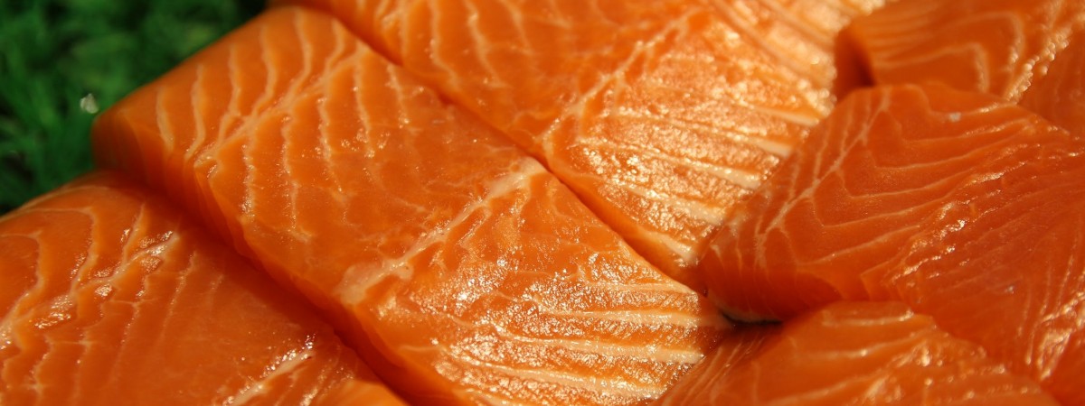 Łosoś z norweskiej hodowli wycofany ze sprzedaży. Może zawierać niebezpieczne bakterie