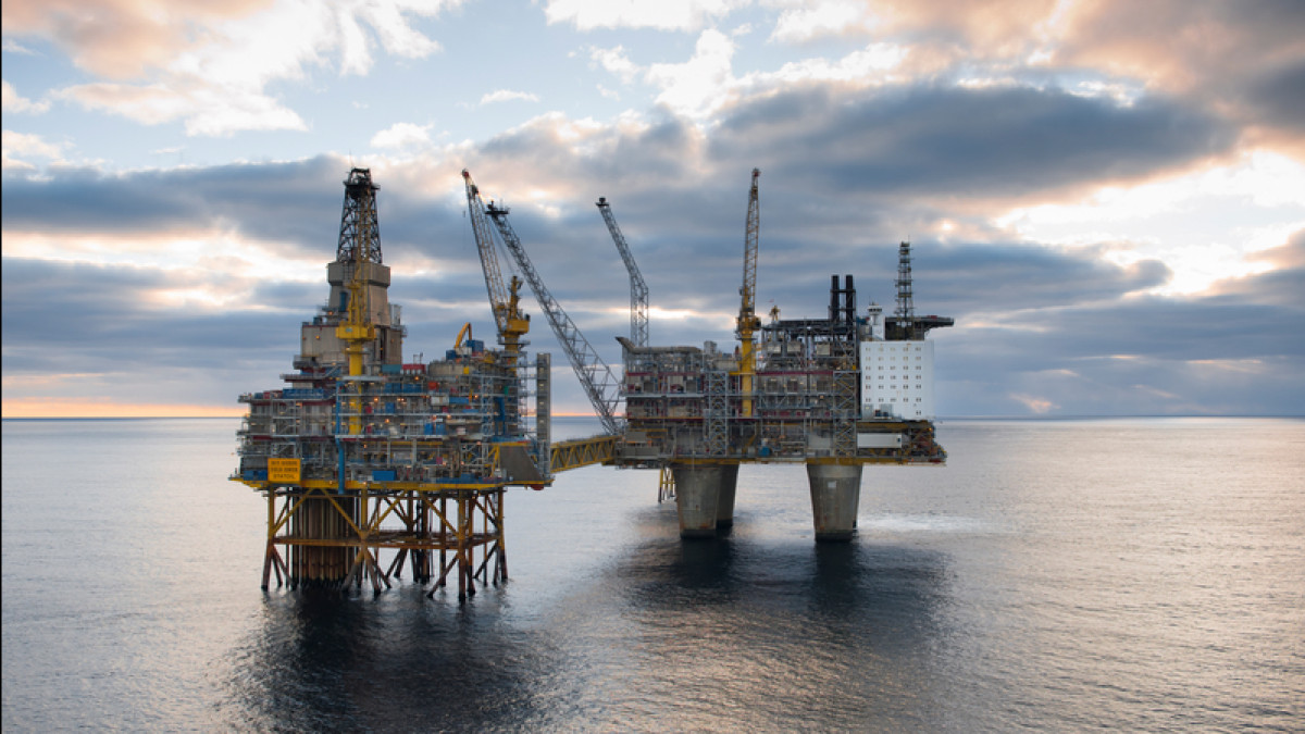 Olbrzymie zawirowania na rynku ropy. Ceny najniższe od 2021 roku