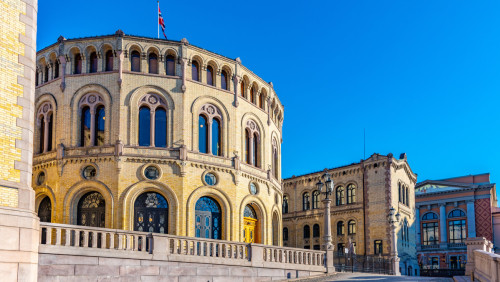 Czy cała naprzód to… cała w prawo? Przedwyborcze dylematy Norwegów