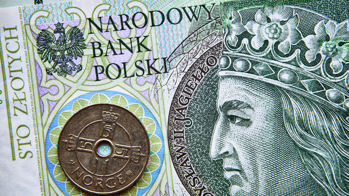 Złotówka z nowym rekordem, dolar i euro w dół. Zamieszanie na rynku walut