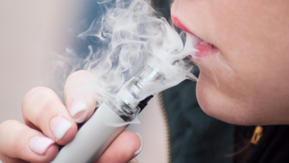 Nowe umowy o pracę, zakaz smakowych e-papierosów, więcej praw dla odbiorców prądu: te zmiany wchodzą w życie w Norwegii od lipca