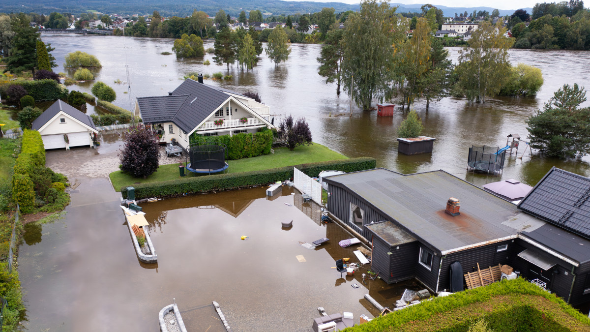 Najpierw śnieg, później ekstremalne opady deszczu. Powódź w południowej Norwegii