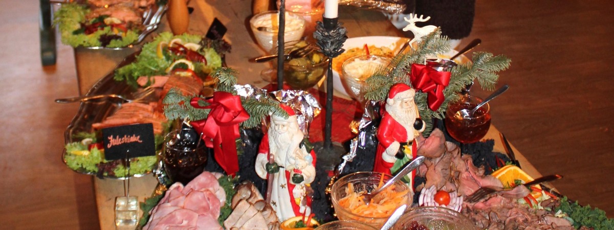 Ryba z ługu, żeberka i julebrød: tych potraw nie może zabraknąć na norweskim świątecznym stole 