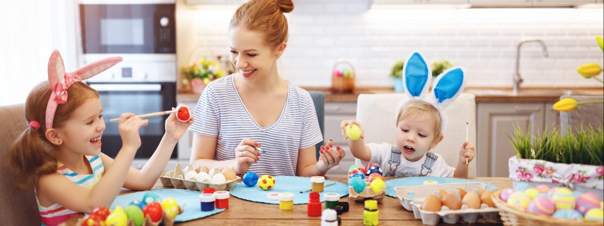 Występ chóru, malowanie pisanek i zabawy dla dzieci: wielkanocne atrakcje w Norwegii