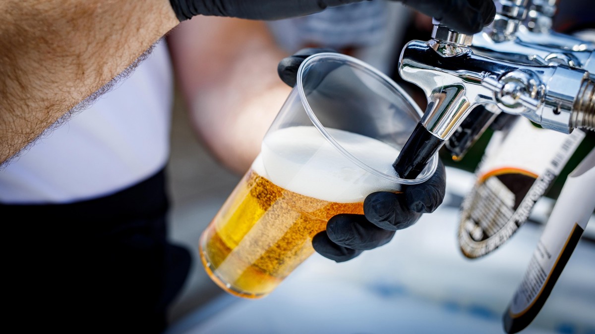 Tańsze rejsy promem i napoje, podwyżki w kilku branżach i zakaz plastiku: te zmiany wchodzą w życie z początkiem lipca