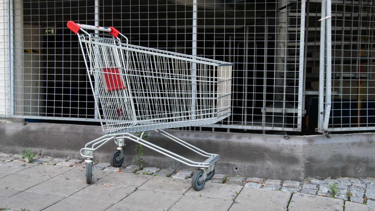 Prąd tanieje, żywność (dalej) drożeje. Znamy najnowsze dane inflacyjne