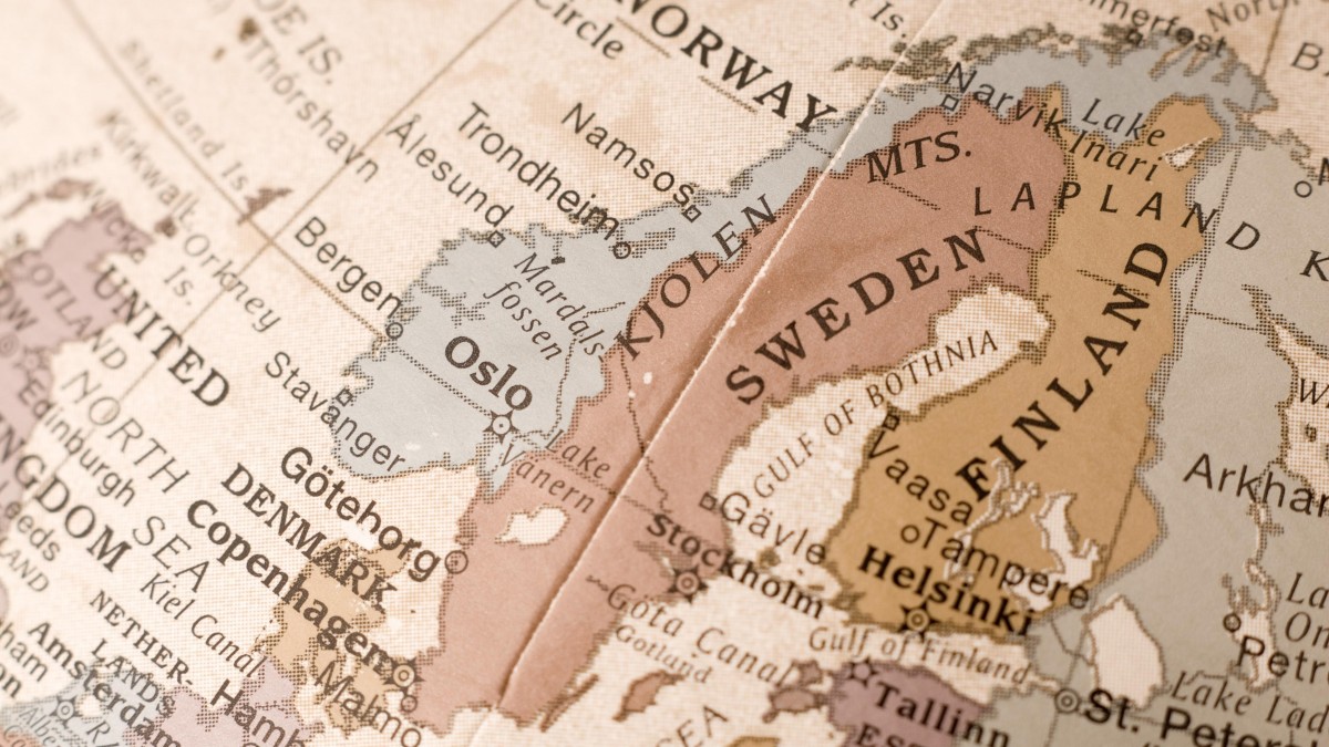 Kolejne regiony i państwa z obowiązkiem kwarantanny w kraju fiordów. Na cenzurowanym znów Szwecja