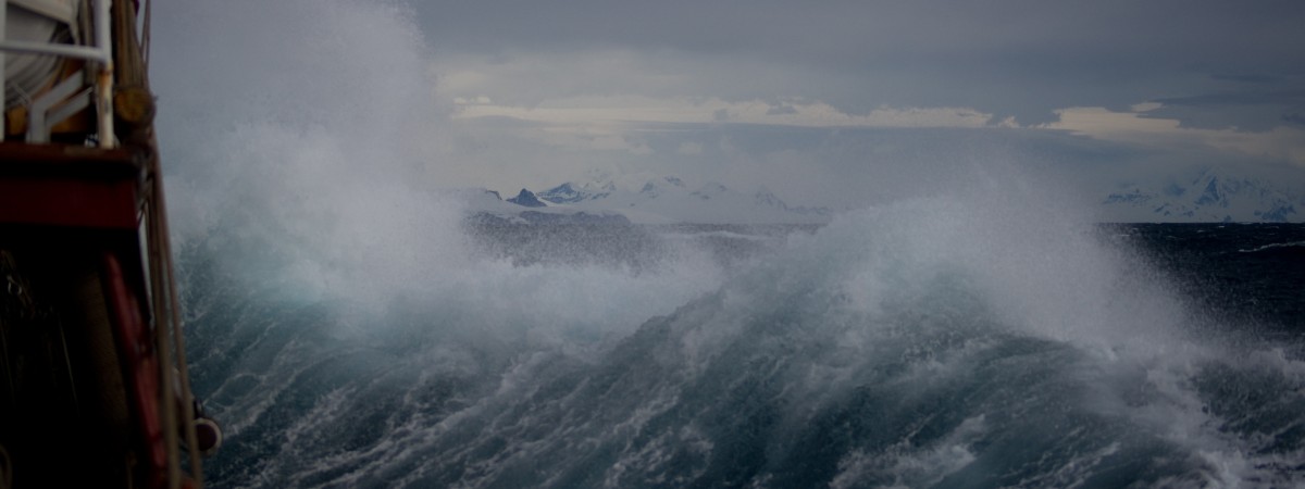 Pomarańczowy alarm dla większości kraju: nadchodzą silny wiatr, ulewy i pierwszy jesienny sztorm