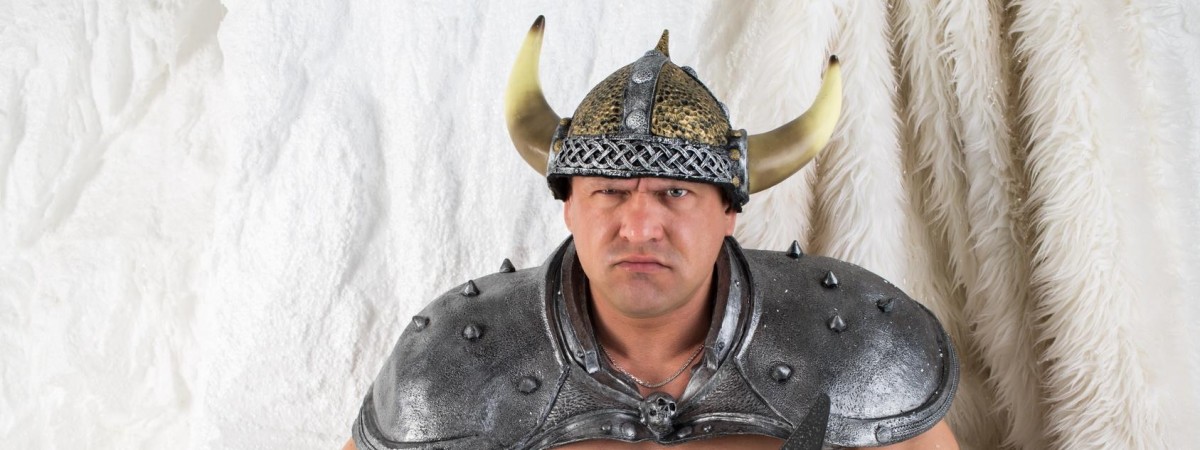 Hełmy z rogami to bajka. Co tak naprawdę nosili na głowach wikingowie?