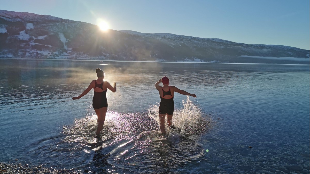 Norwegowie pokochali morsowanie. Do zimnej wody wchodzi ponad 30 procent młodych osób