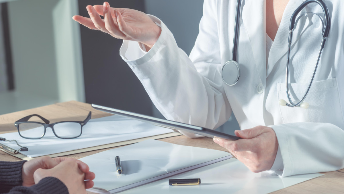 Nigdy wcześniej tak często nie chodzili do lekarza. Nowe dane FHI szokują