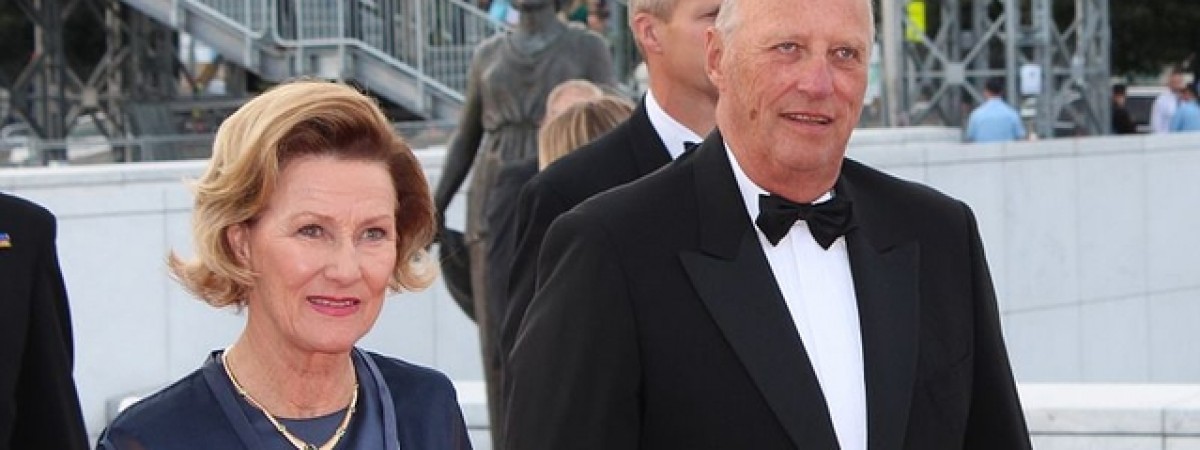 Król Norwegii obchodzi dziś 80 urodziny. Posten Norge przygotowała wyjątkowe znaczki pocztowe