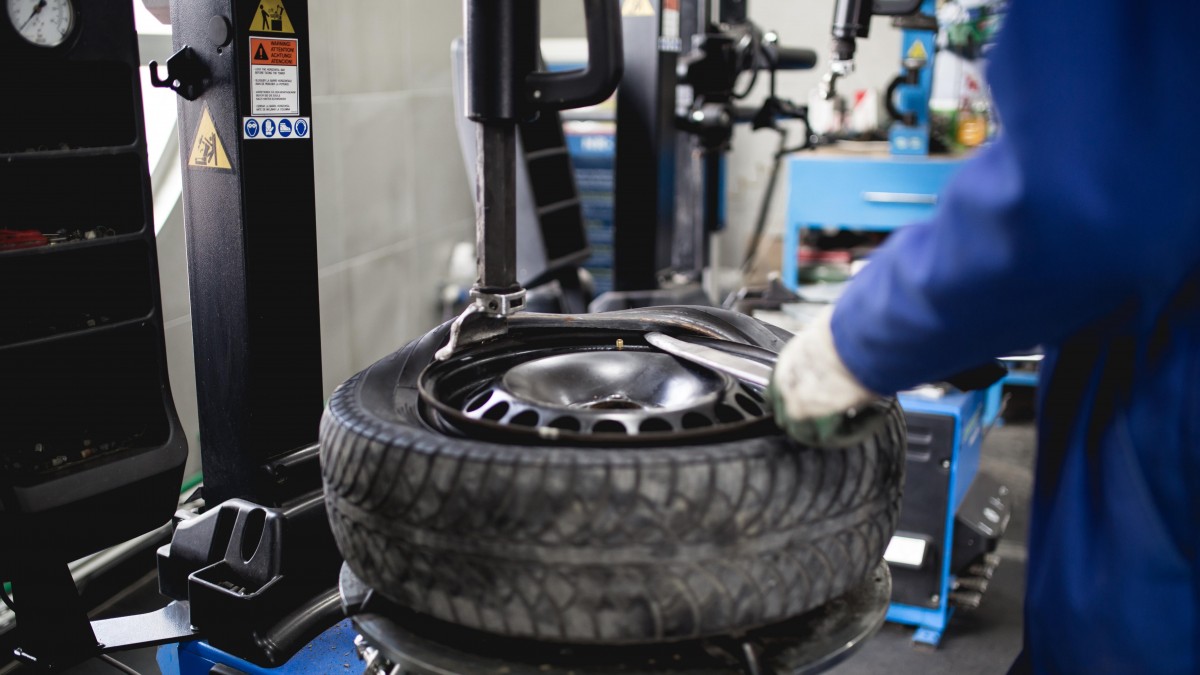 Koniec z pracą na czarno w warsztatach samochodowych. Od lipca wymagane karty HMS