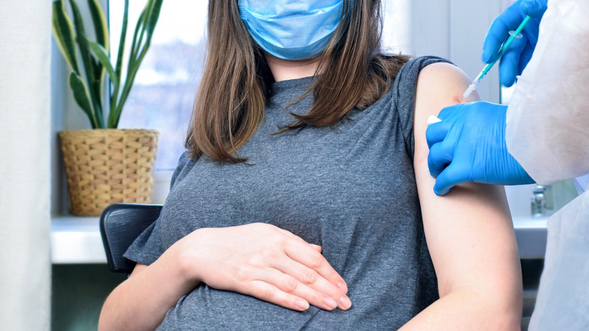 Nowe zalecenia FHI dla ciężarnych: powinny się zaszczepić na koronawirusa