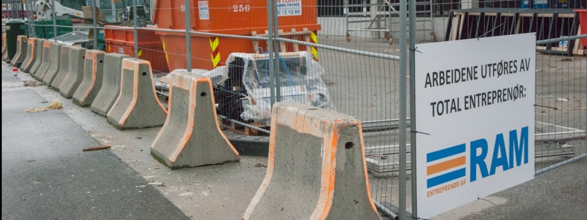 Rząd stawia na wyspecjalizowanych pracowników. „Po co, skoro taniej i lepiej pracują Polacy?”