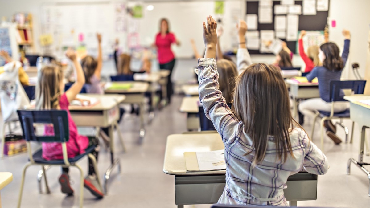 Początek roku szkolnego bez ryzyka wzrostu infekcji. Coraz więcej nauczycieli zaszczepionych