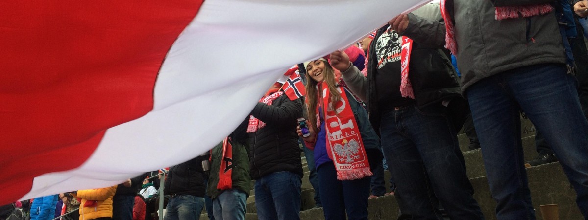 Gospodarze deklasują rywali na Holmenkollen. Polska na podium, a Stoch liderem w „generalce”