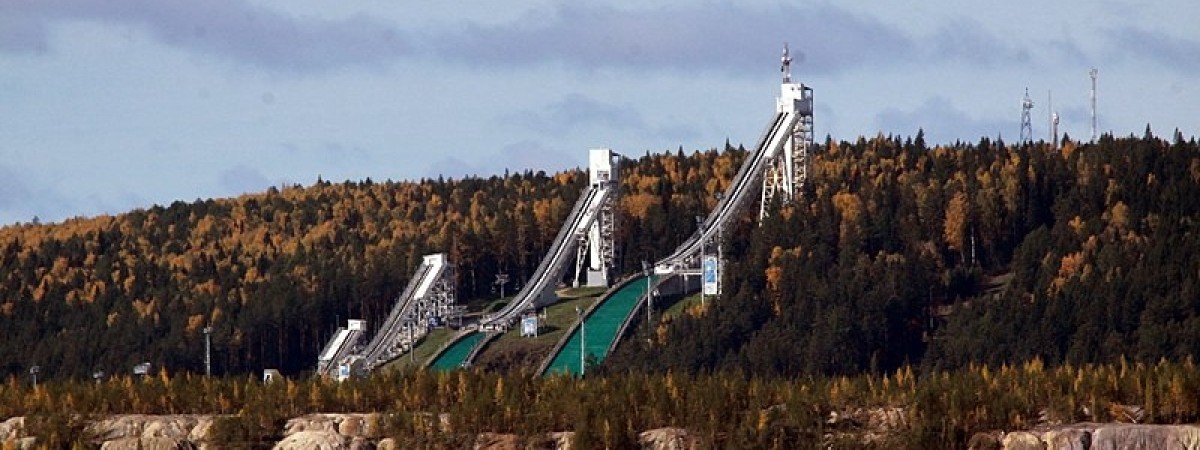 Polak znów tuż za Norwegiem. Triumfuje Kobayashi