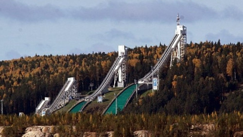 Polak znów tuż za Norwegiem. Triumfuje Kobayashi