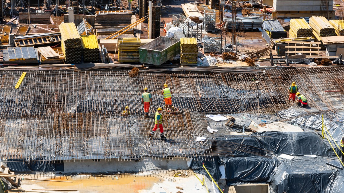 Co roku 22 000 osób ulega wypadkom przy pracy. Arbeidstilsynet: większości można było zapobiec