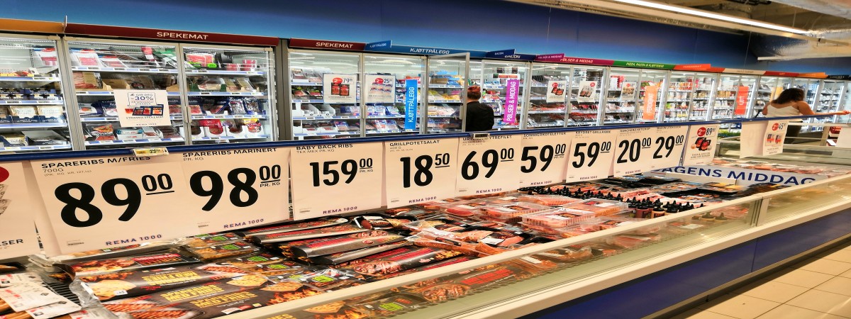 Wydatki w Polsce prawie najniższe w Europie. Norweskie ceny zawyżają średnią 