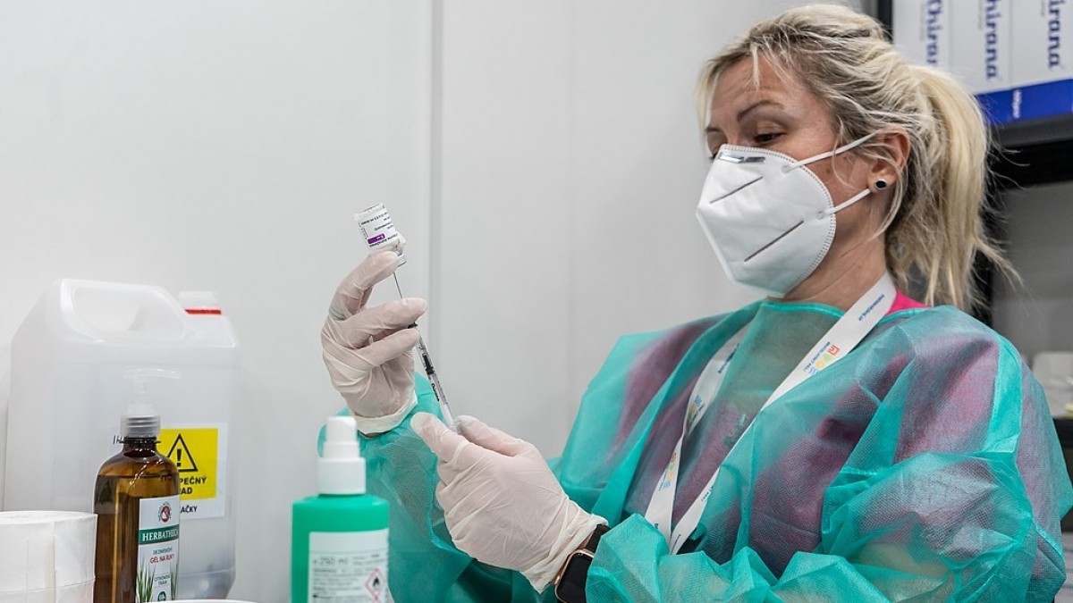 Wzrost zakażeń i problem ze szczepieniami. Cudzoziemcy odmawiają przyjęcia preparatu