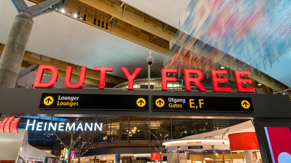 Atrakcyjne ceny w strefie bezcłowej to mit. Często taniej jest w sieci