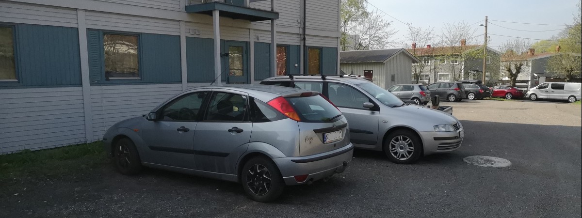 Robi się ciemniej – czas zmienić światła. Statens vegvesen ostrzega kierowców