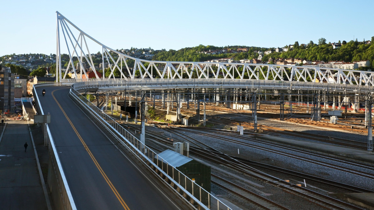 Pasy komunikacji miejskiej znów otworzą się dla aut elektrycznych. Jest jedno „ale”