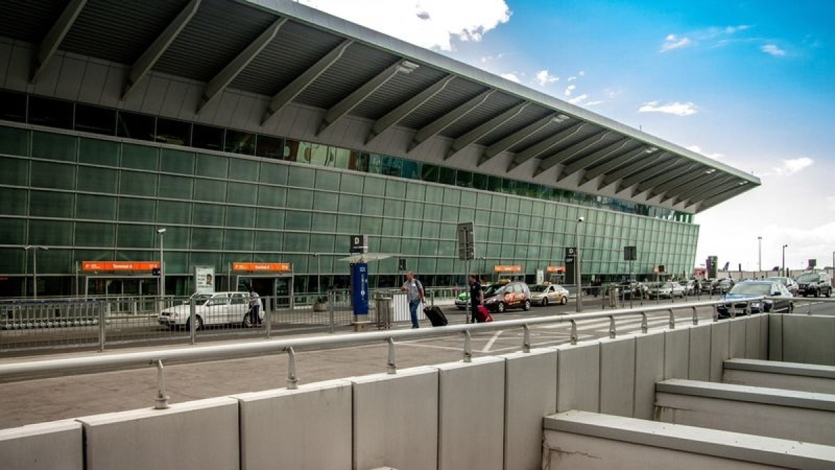 Czy podróżujący z Polski trafiają na kwarantannę w hotelu? FHI udostępniło listę państw