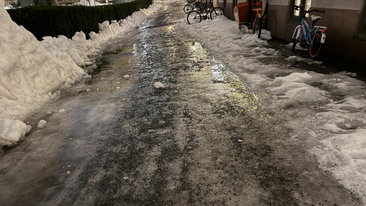 Zamiast śniegu lód i niebezpieczna breja. Zmiana klimatu na norweskich drogach