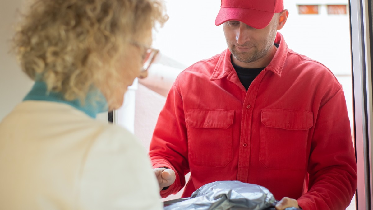 Kurier, poczta czy prywatny przewoźnik? Wysyłka paczek do Norwegii i Polski