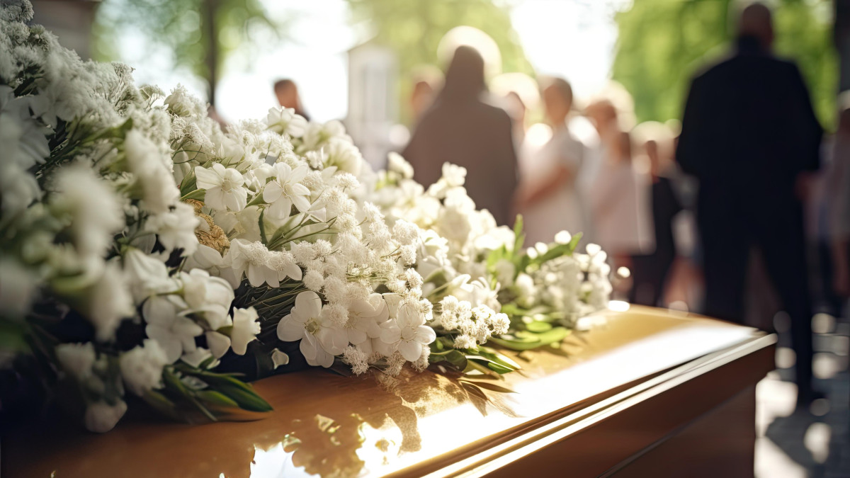 Nietypowy styl włamywaczy w zachodniej Norwegii: rabowali domy podczas pogrzebów